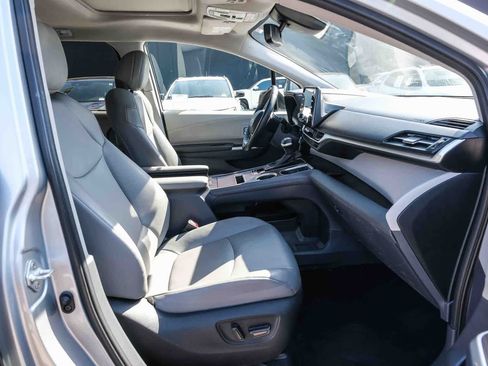 Certified 2023 Toyota Sienna XLE FWD image 16
