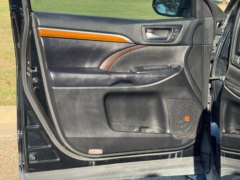 Used 2019 Toyota Highlander Limited Platinum image 29