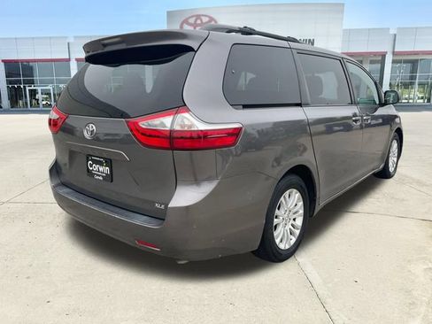 Used 2017 Toyota Sienna XLE FWD image 5