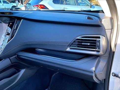 Used 2022 Subaru Outback Limited image 17