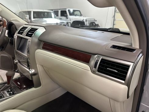 Used 2012 Lexus GX 460 Premium AWD/4WD image 32