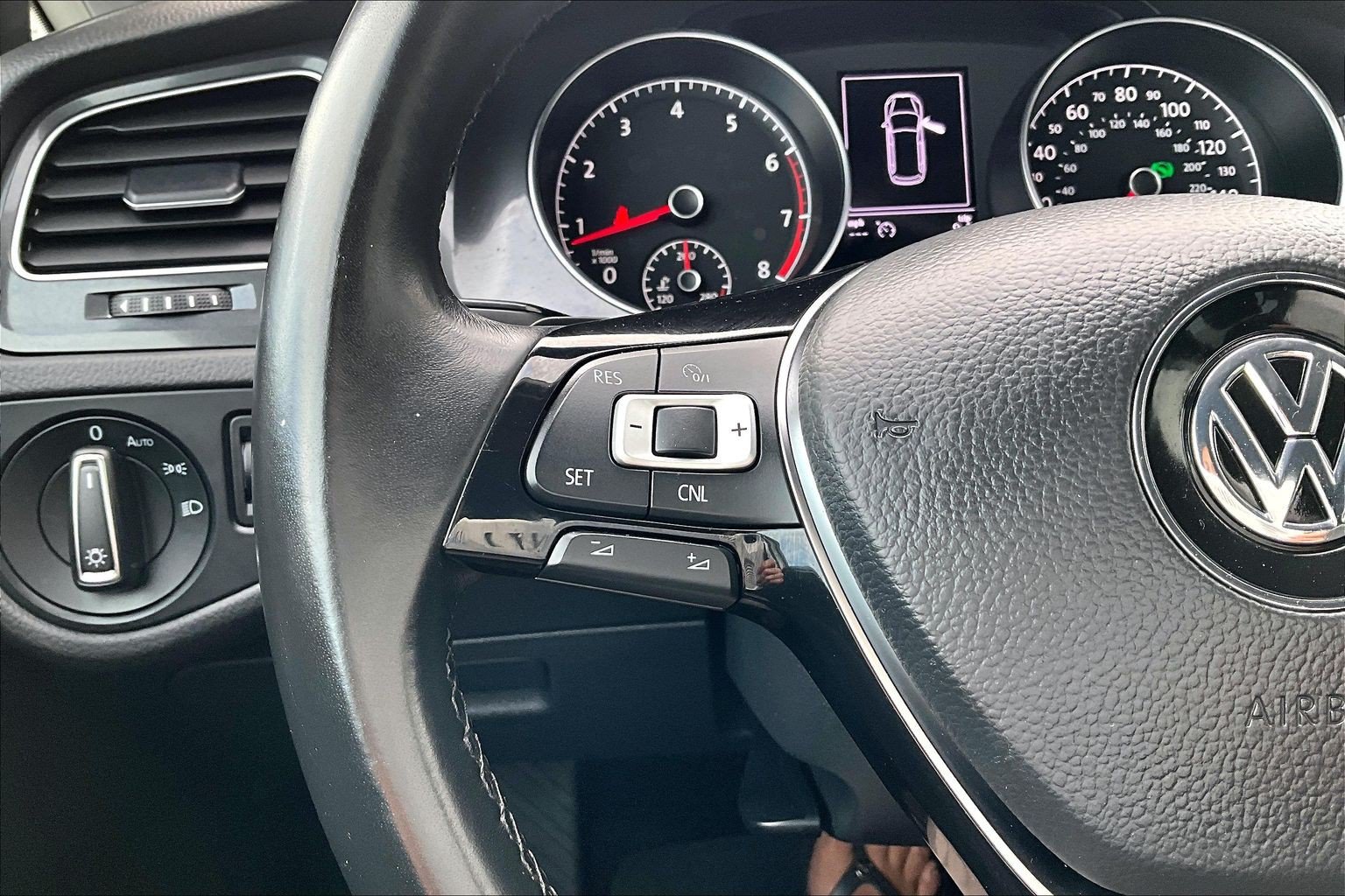 Used 2018 Volkswagen Golf S FWD image 11