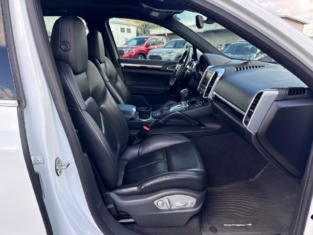Used 2016 Porsche Cayenne AWD/4WD image 10