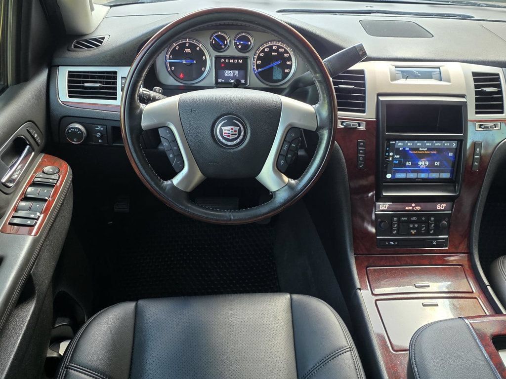 Used 2014 Cadillac Escalade Luxury RWD image 11