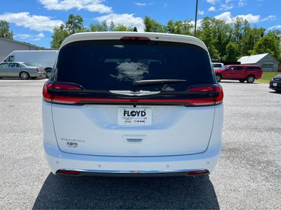 New 2026 Chrysler Pacifica Select
