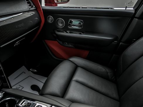 Used 2021 Rolls-Royce Cullinan Black Badge AWD/4WD image 47