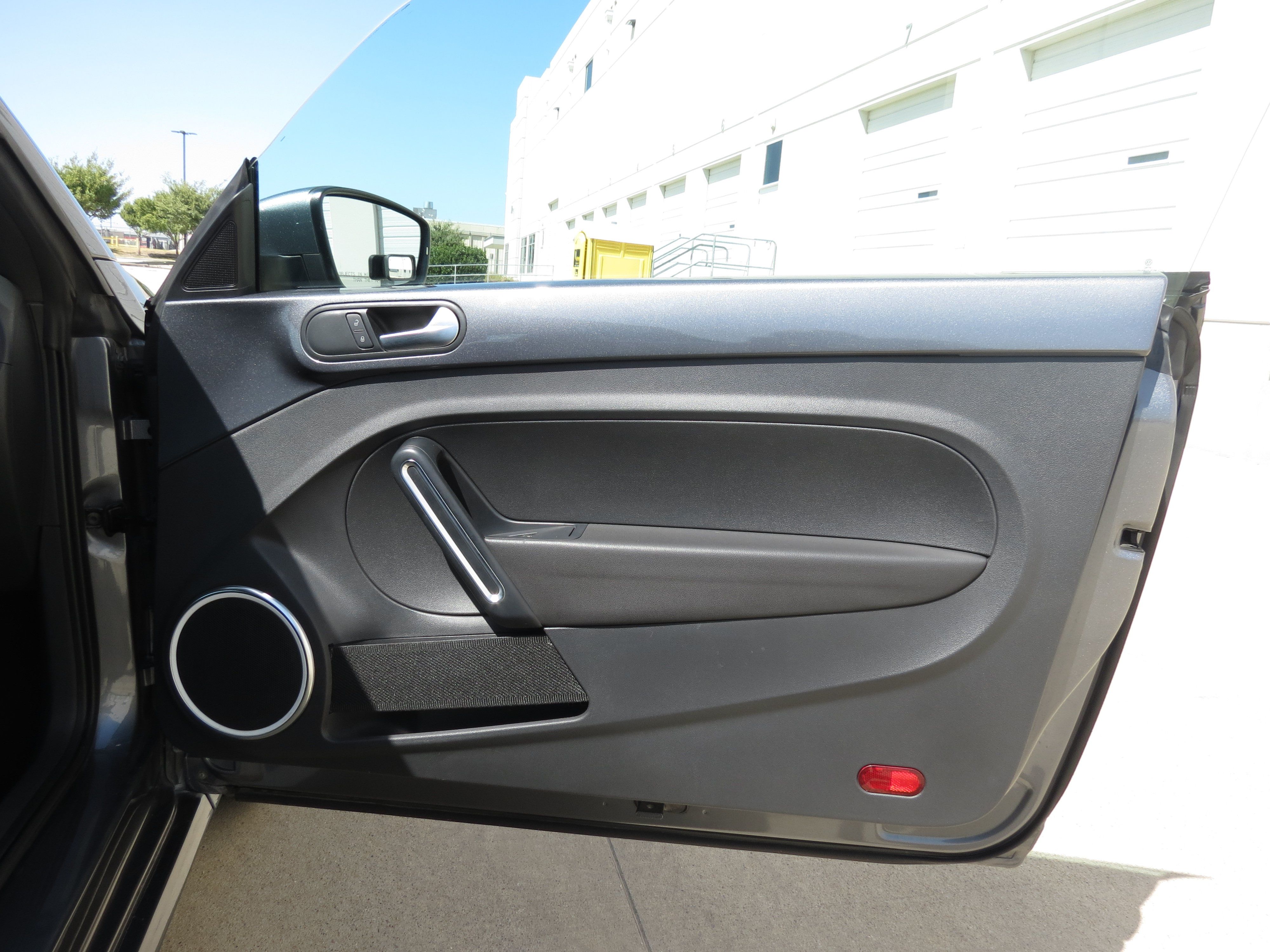 Used 2014 Volkswagen Beetle 1.8T FWD image 25
