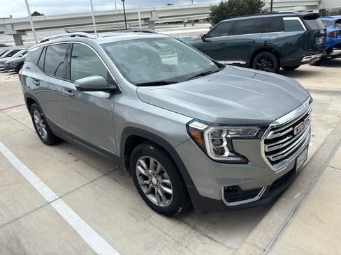 Used 2023 GMC Terrain SLT FWD image 2