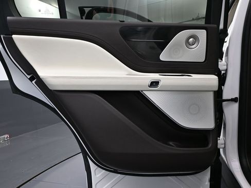 Used 2023 Lincoln Aviator Black Label w/ Dynamic Handling Package image 37