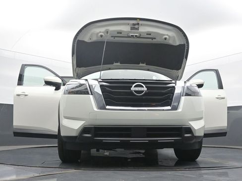 Used 2023 Nissan Pathfinder SV image 58