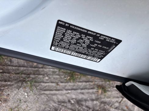 Used 2025 Volkswagen Atlas SE AWD/4WD image 33