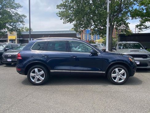 Used 2014 Volkswagen Touareg TDI AWD/4WD image 2