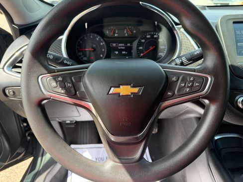 Used 2017 Chevrolet Malibu LT FWD image 17