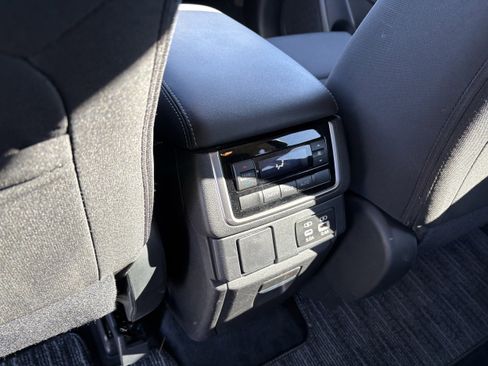 Used 2024 Subaru Ascent Premium w/ Convenience Package image 31