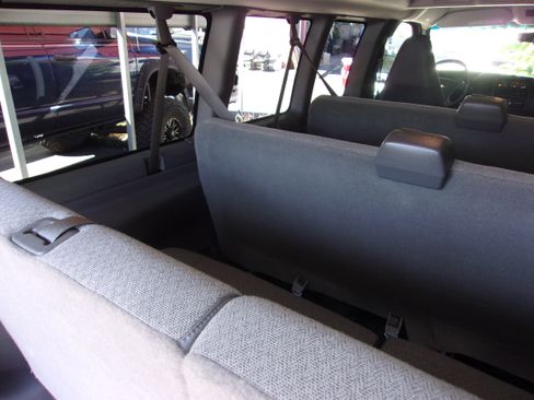 Used 2016 Chevrolet Express 3500 LT w/ LT Preferred Equipment Group image 18