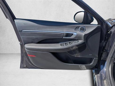 Certified 2025 Hyundai Sonata Limited FWD image 22