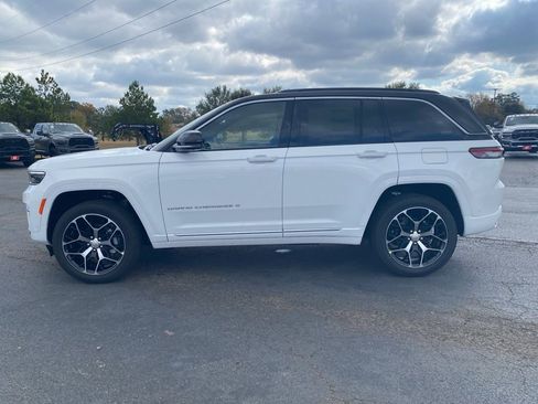 New 2025 Jeep Grand Cherokee Summit image 4