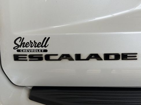 Used 2023 Cadillac Escalade ESV Sport w/ LPO, ONYX Package AWD/4WD image 9