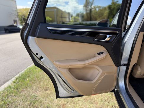 Used 2017 Porsche Macan image 19