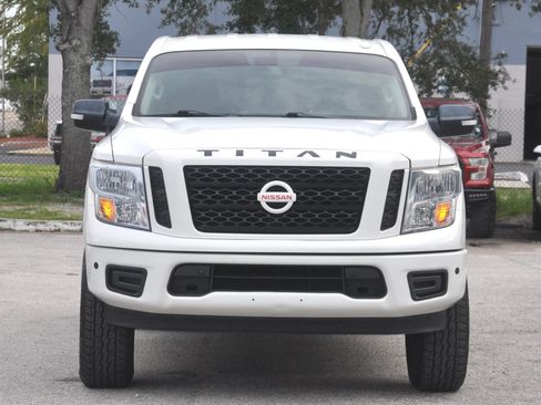 Used 2018 Nissan Titan SV w/ SV Convenience Package RWD image 4