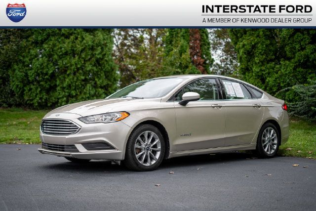 Used 2017 Ford Fusion SE FWD image 1