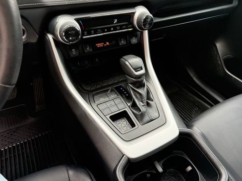 Used 2022 Toyota RAV4 XLE Premium image 19