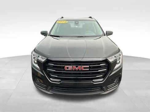Used 2024 GMC Terrain SLE w/ Elevation Edition FWD image 2