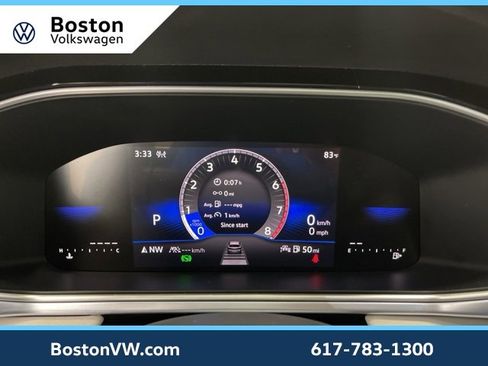 Used 2025 Volkswagen Taos SE w/ Panoramic Sunroof Package image 9