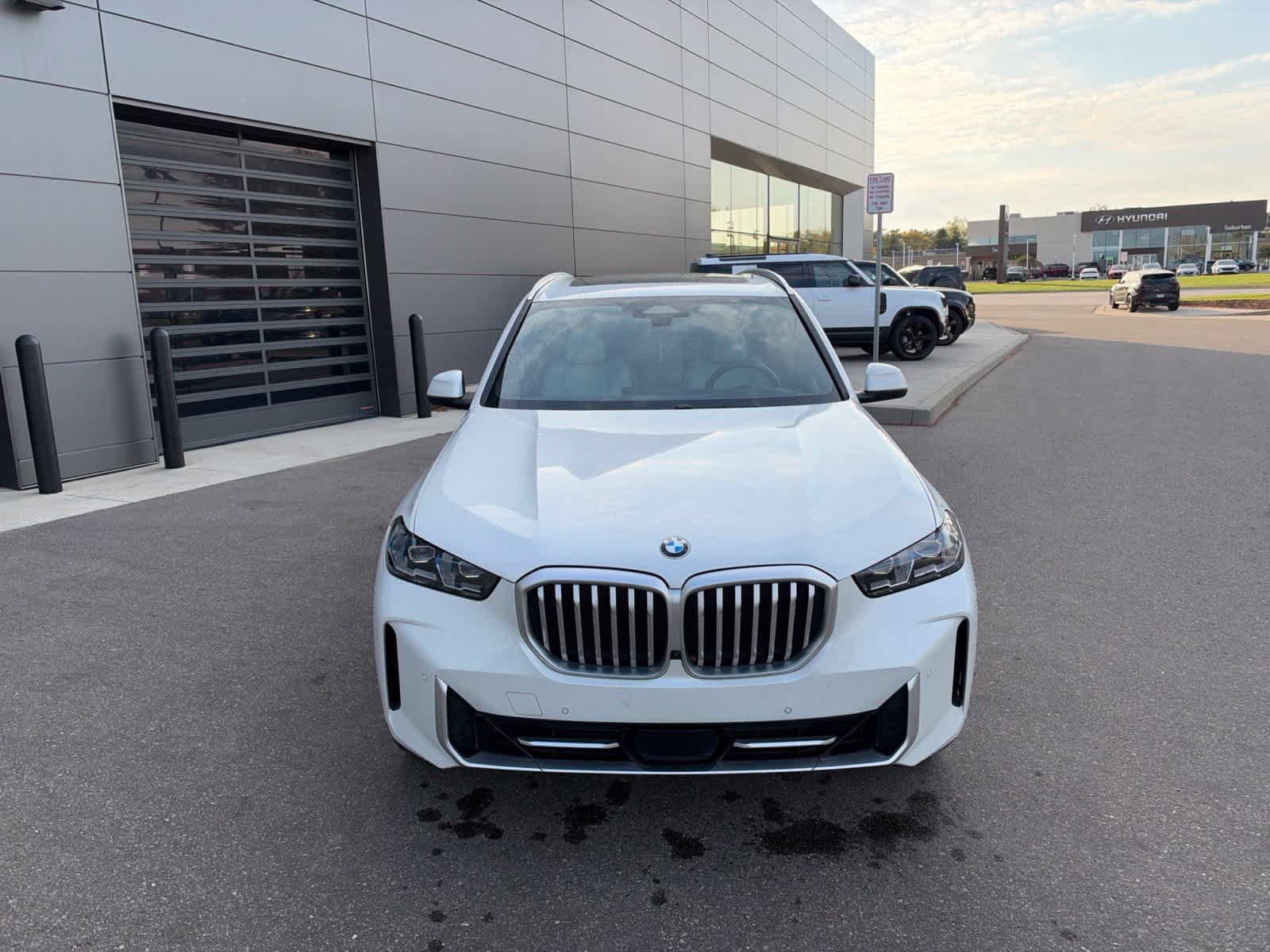 Used 2024 BMW X5 xDrive40i w/ Premium Package AWD/4WD image 8