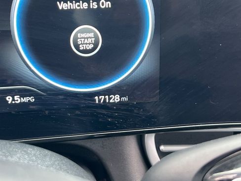 Used 2024 Hyundai Elantra Limited image 32