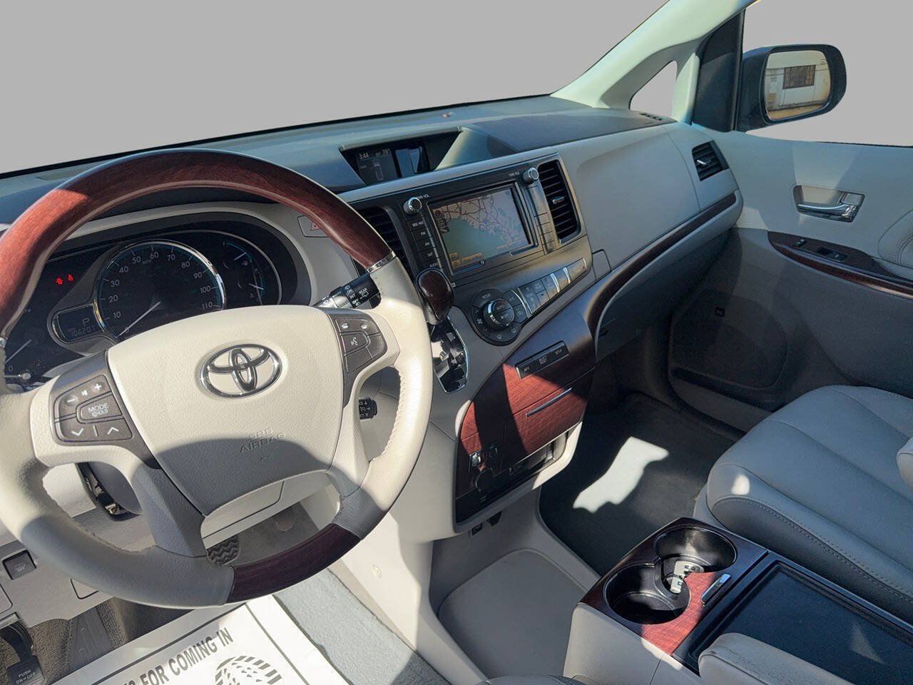 Used 2013 Toyota Sienna Limited w/ Premium Pkg FWD image 15