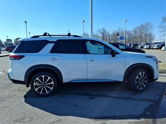 New 2026 Nissan Pathfinder Platinum video 2