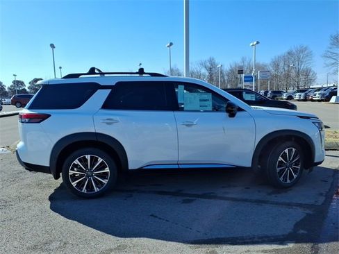 New 2026 Nissan Pathfinder Platinum image 2