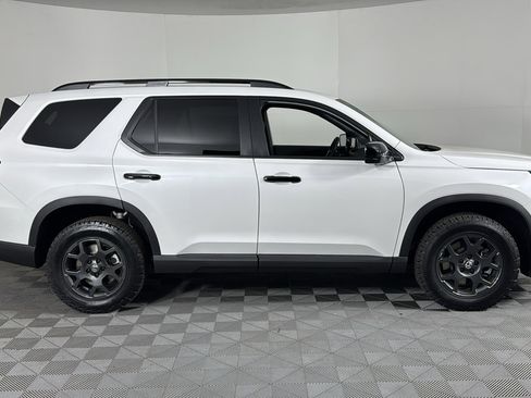 New 2025 Honda Pilot TrailSport image 3