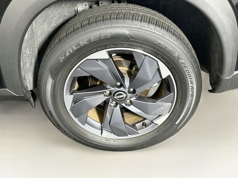 Used 2025 Nissan Rogue SV FWD image 11