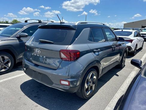 Certified 2023 Hyundai Venue Limited FWD image 2