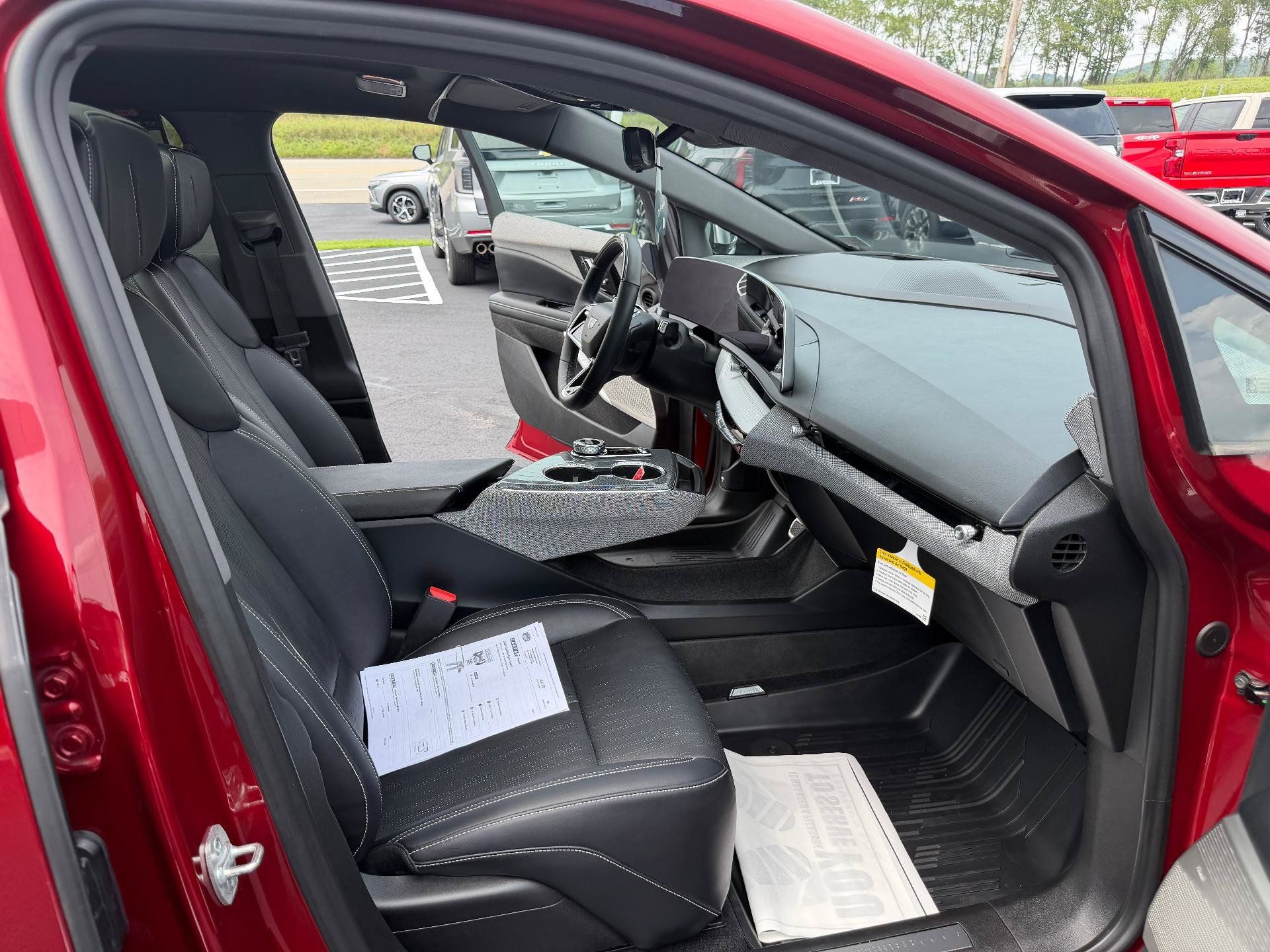 Certified 2025 Cadillac Optiq Sport 2 w/ LPO, Floor Liner Package AWD/4WD image 33