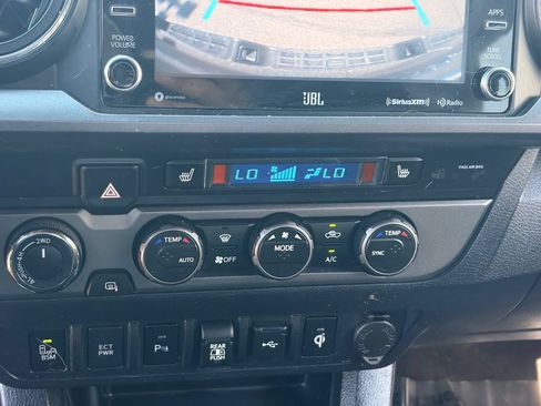 Used 2020 Toyota Tacoma TRD Off-Road w/ TRD Premium Off Road Package AWD/4WD image 25