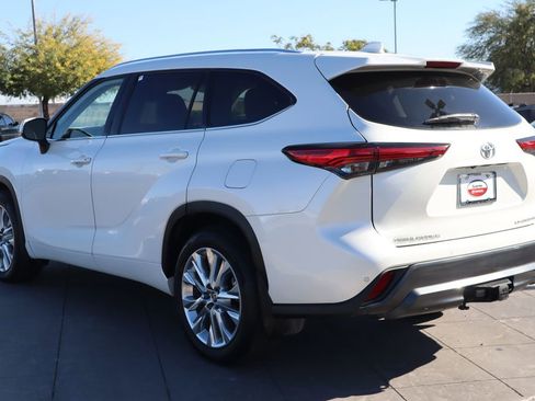 Used 2021 Toyota Highlander Limited image 7
