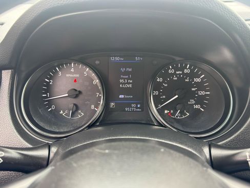 Used 2021 Nissan Rogue Sport S image 21