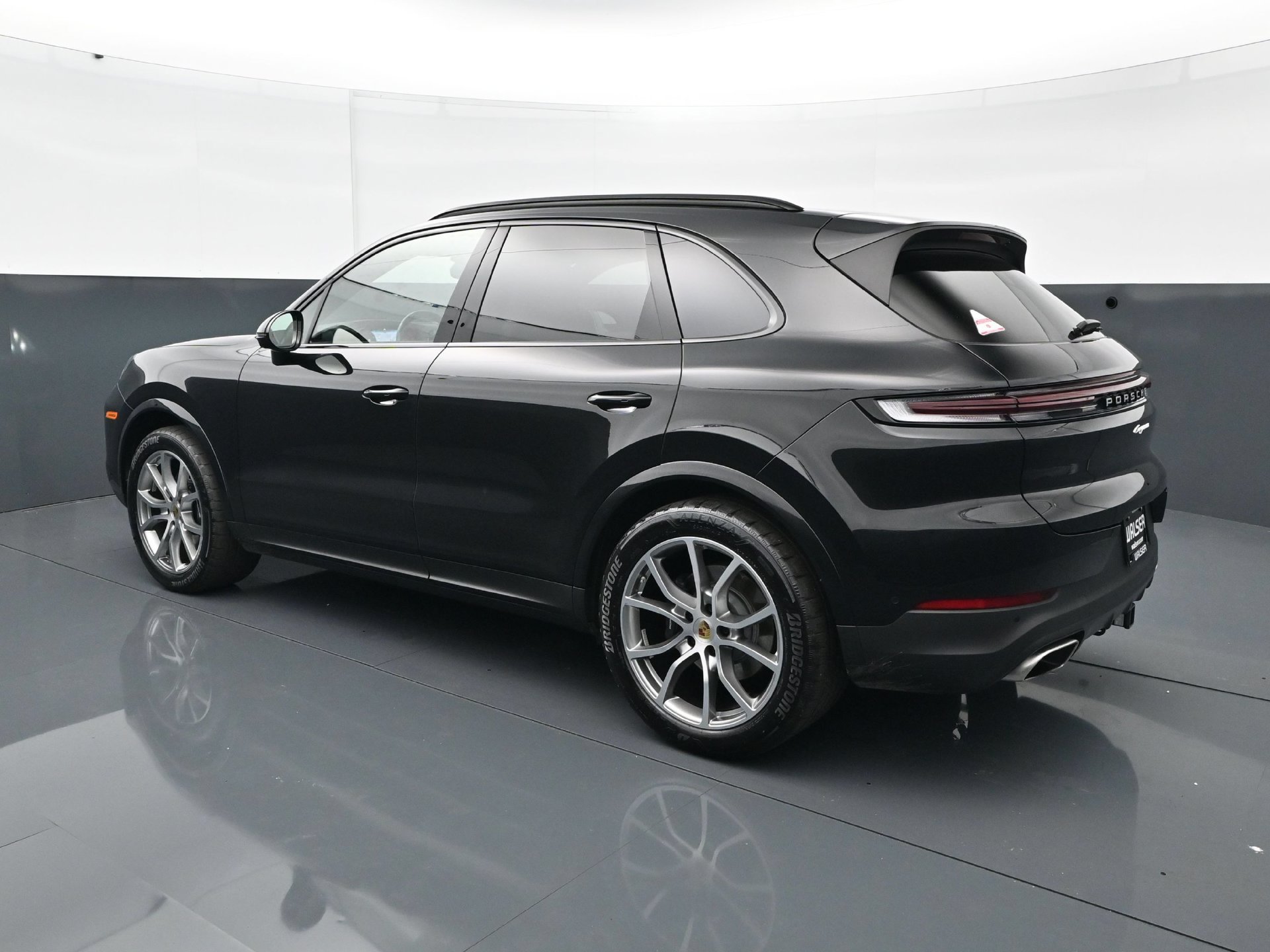Used 2024 Porsche Cayenne AWD/4WD image 4