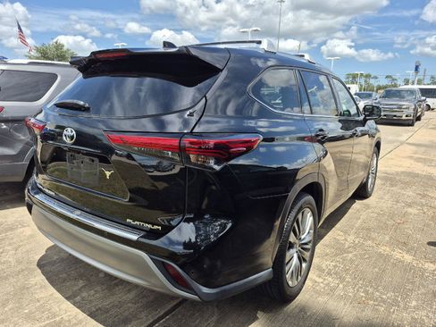 Used 2021 Toyota Highlander Platinum FWD image 12
