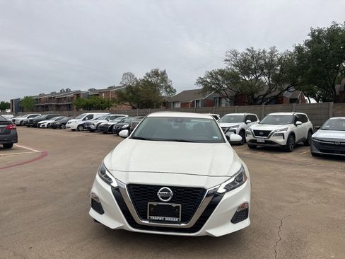 Certified 2022 Nissan Altima 2.5 SV image 4