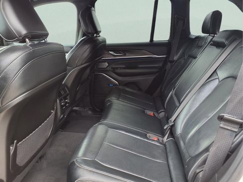 Used 2022 Jeep Grand Cherokee Overland AWD/4WD image 13