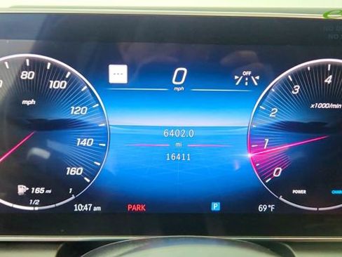 Used 2024 Mercedes-Benz GLC 300 4MATIC image 42