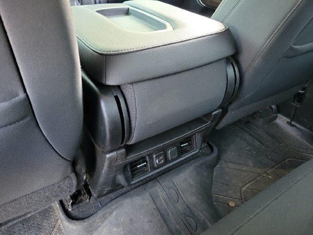 Used 2020 Chevrolet Silverado 1500 RST w/ RST Value Package AWD/4WD image 9
