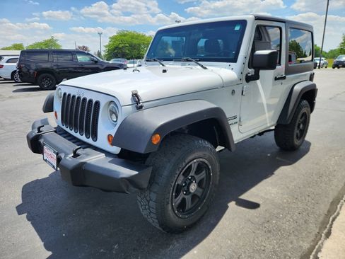 Used 2013 Jeep Wrangler Sport w/ Connectivity Group AWD/4WD image 8