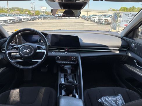Used 2024 Hyundai Elantra SEL w/ Convenience Package image 18