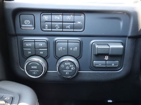 New 2026 Chevrolet Suburban High Country AWD/4WD image 11