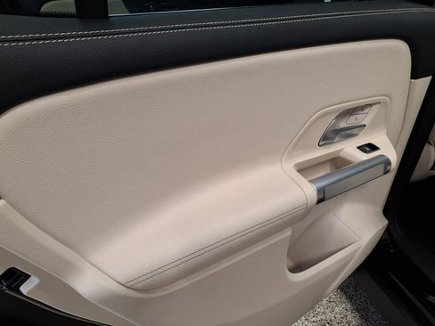 Used 2021 Mercedes-Benz GLB 250 4MATIC image 19